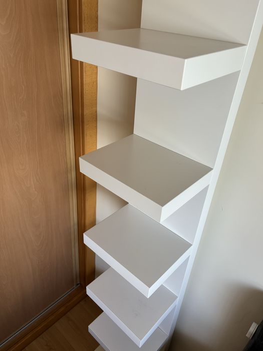 Estante/mesa de cabeceira