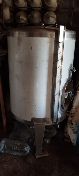 2 Cubas de inox de 550 Litros