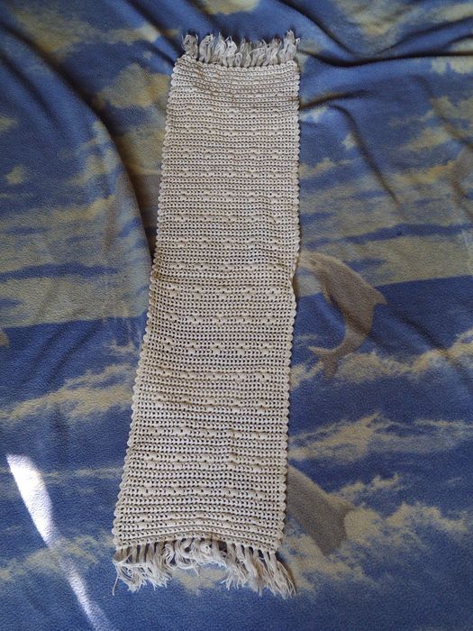 Apron.          .424635203585331200