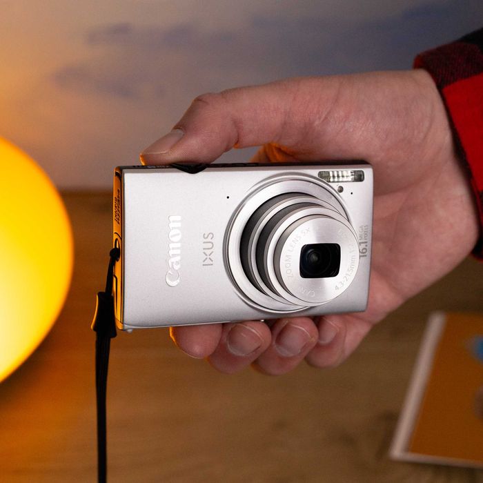 Wi-Fi+Touch screen! Canon IXUS 240 HS - Цифровий фотоапарат