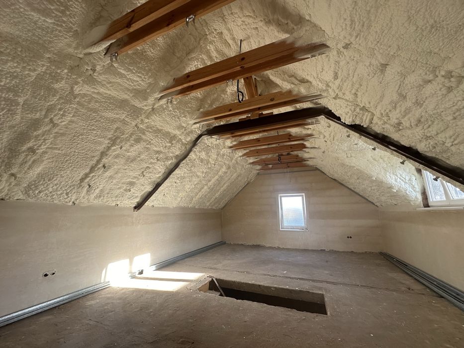 Izolacje pianą PUR, celulozą/wełną metodą wdmuchiwaną Czyste powietrze