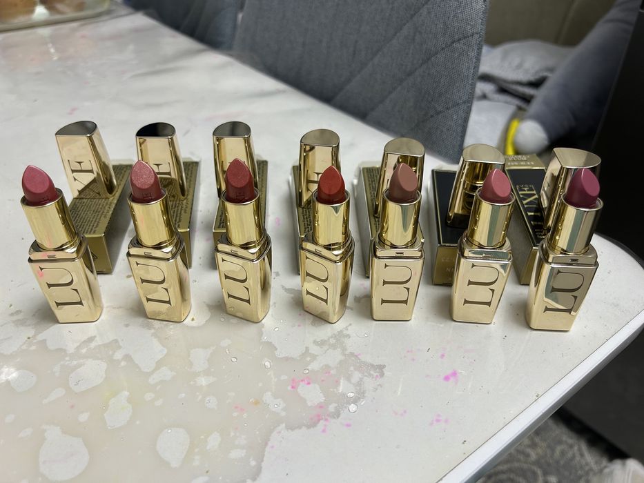 Помады luks Avon