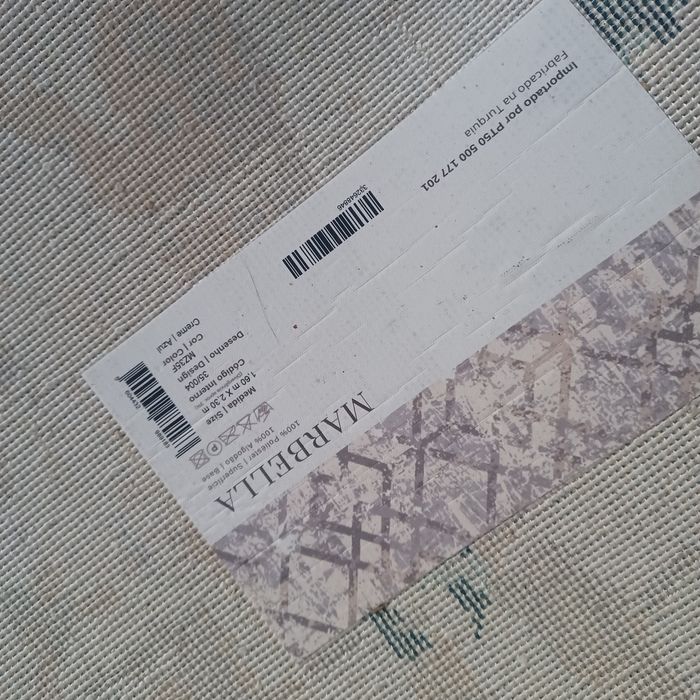 Vendo tapete poliester azul 1,60×2,30. Como novo.