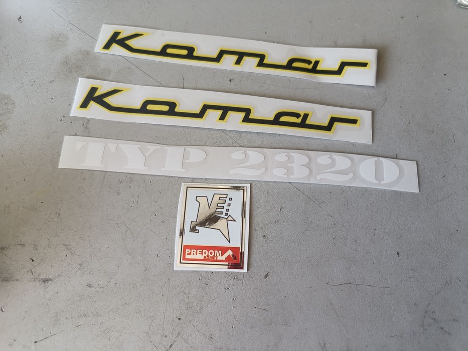 Kpl naklejek komar sztywniak pedalak komar 2320