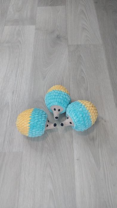 Іграшка в'язана своїми руками іжачок м'яка дитяча іграшка