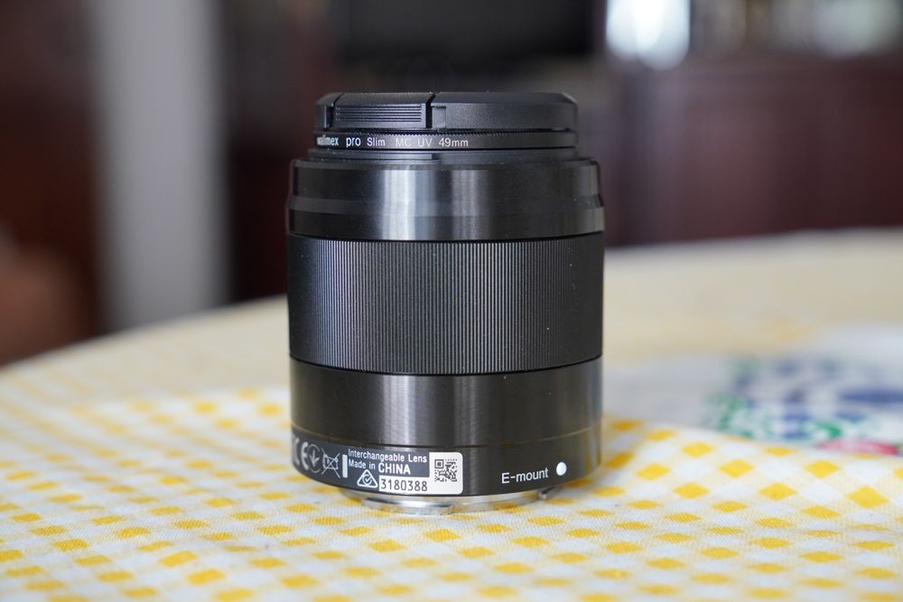 Lente Sony 50mm f/1.8 OSS