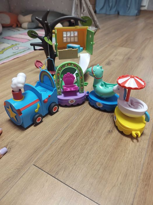 Будинок на дереві, паровозик та будинок свинки пеппи Peppa pig
