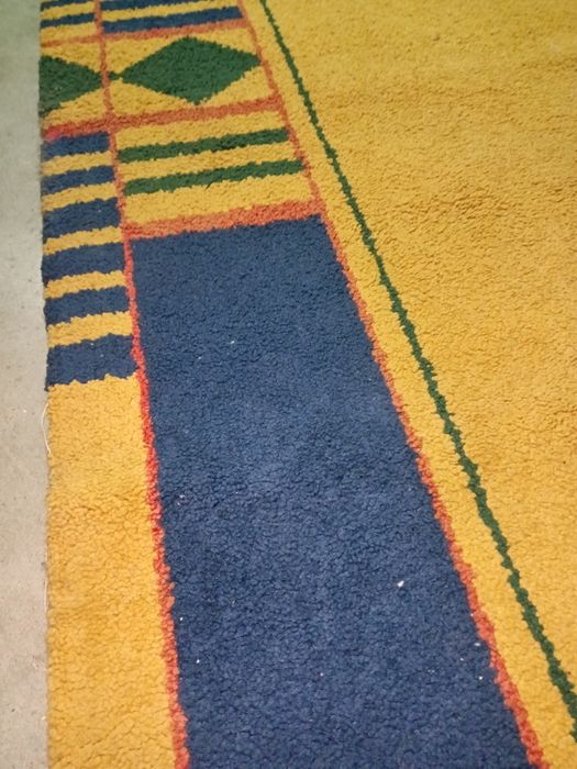 Belíssima carpete em exemplar estado de conservação, medidas: 177/119c