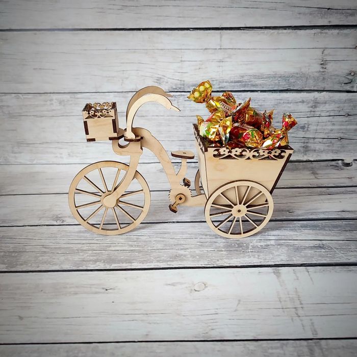 Dekoracja drewniana stojąca rower z miejscem na drobiazgi słodycze upo