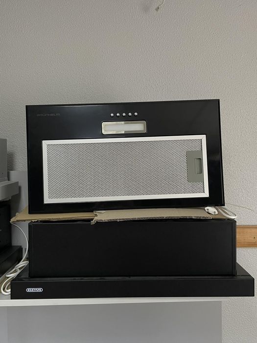 Вбудована духовка, витяжка і поверхня