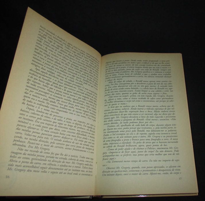 Livro Morte em Ordens Sagradas P. D. James