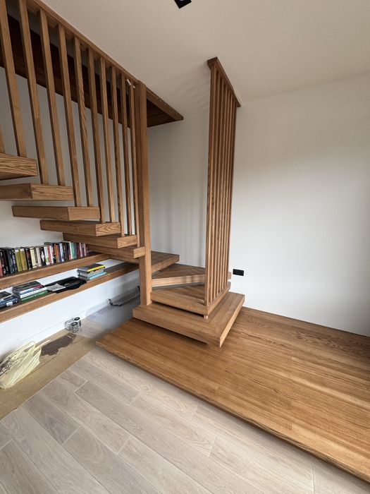 Лестница в дом,обшивка деревом,сходи для дому