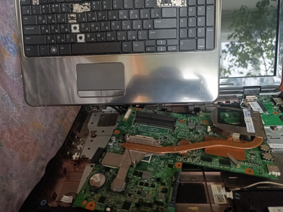 Продам ноутбук dell inspiron m5010