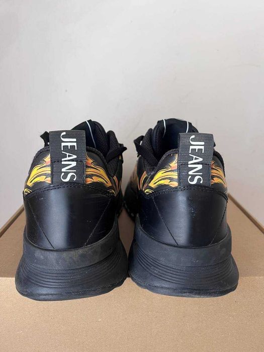 продам кроссовки versace couture