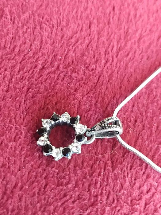 Charms, mała zawieszka z łańcuszkiem