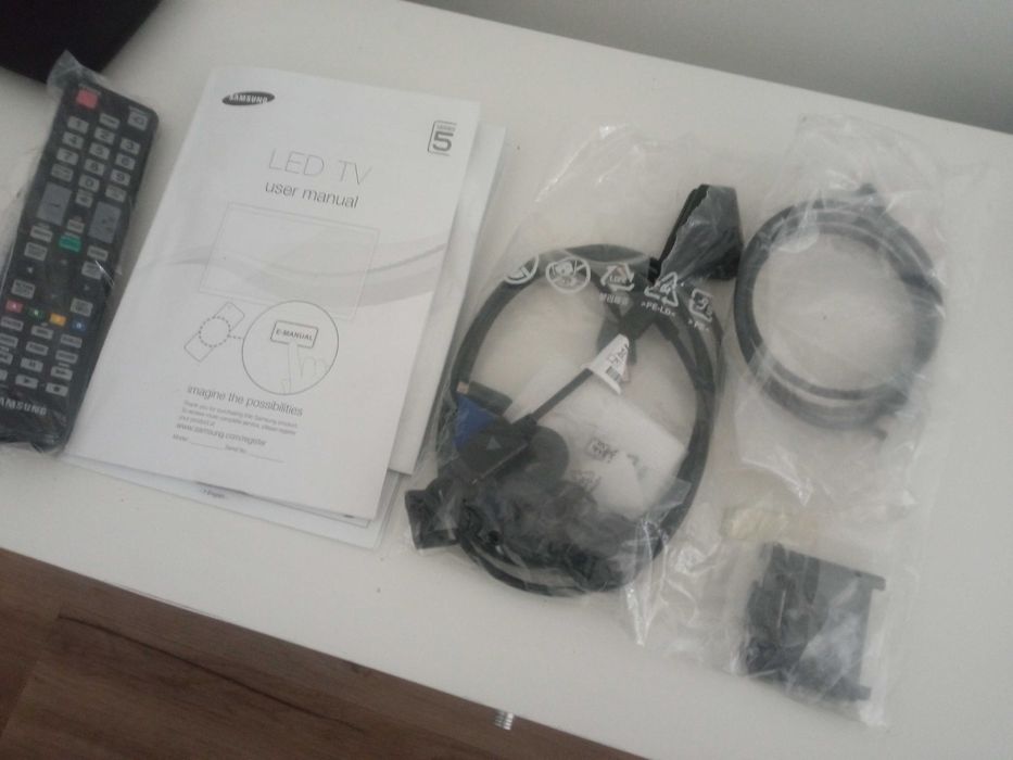 TV 40" Samsung HD  UE55AU7025K