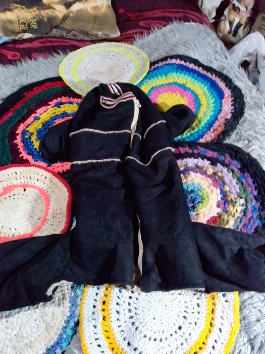 2 собачьих комбинезона белый зимний  и чёрный меховый