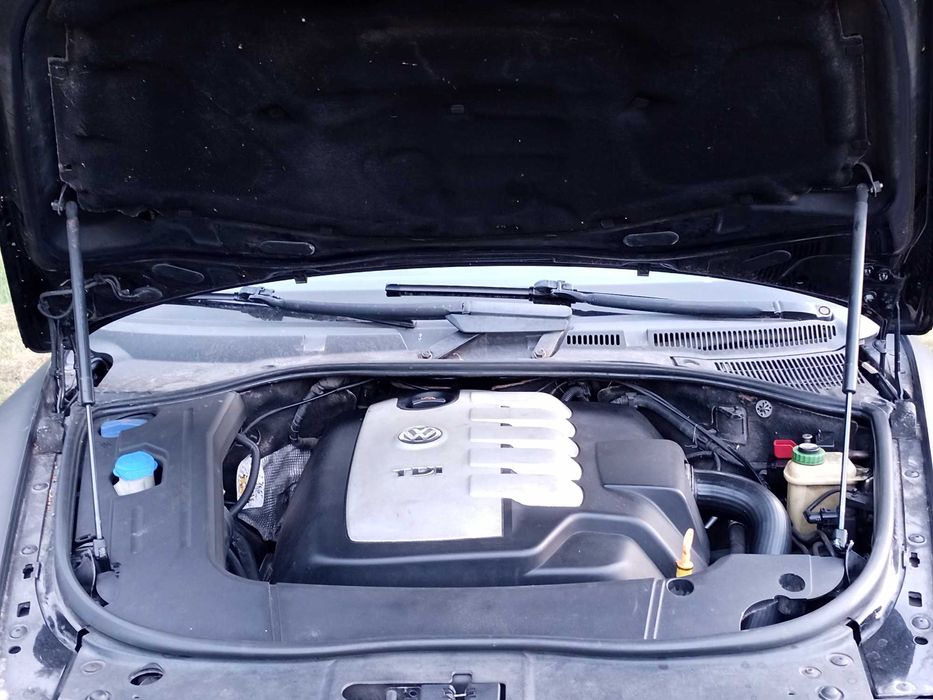 Touareg, najprostsza wersja, 2,5 TDI, 4x4, uszkodzony