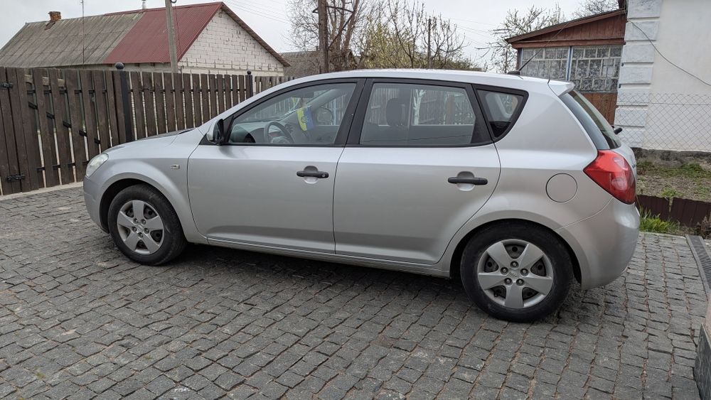 Kia cee'd 2007, об'єм двигуна 1.4