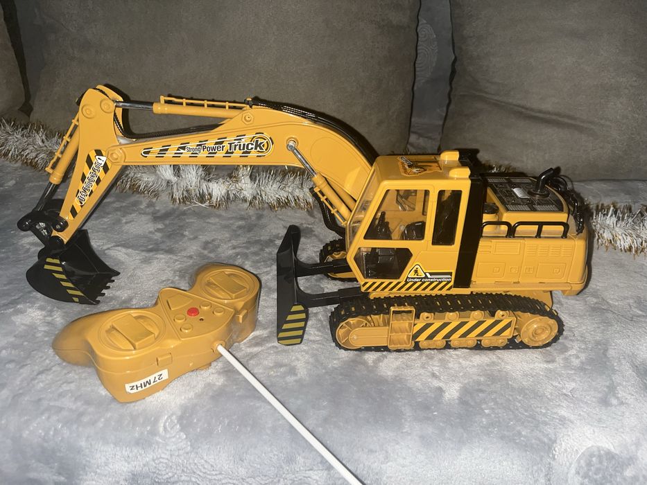 Экскаватор на пульте