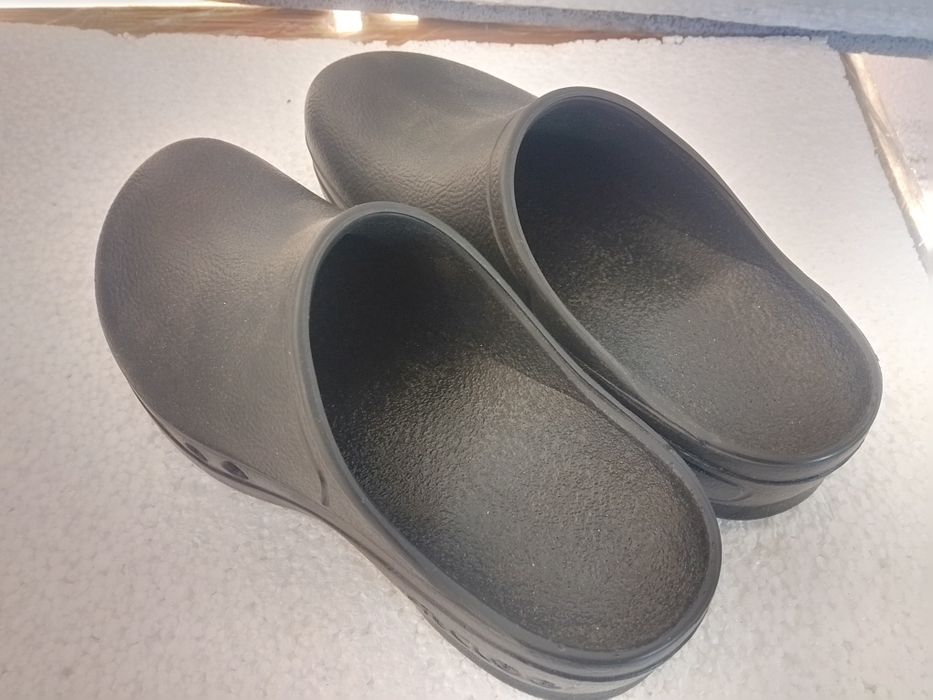 Робочі сабо, взуття