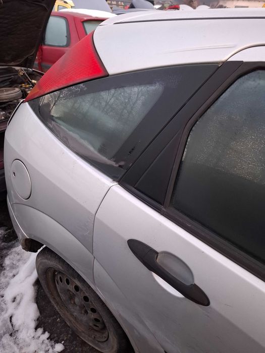 Szyba boczna karoseryjna Ford Focus mk1 5 drzwi