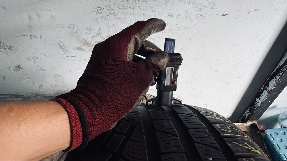 Шини б/у 235/45 r18 Pirelli SottoZeroWinter240 резина зима комплект