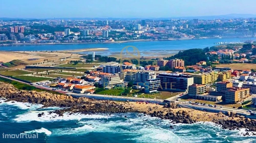 T1+1 com terraço a 300m do Parque São Paio em Lavadores