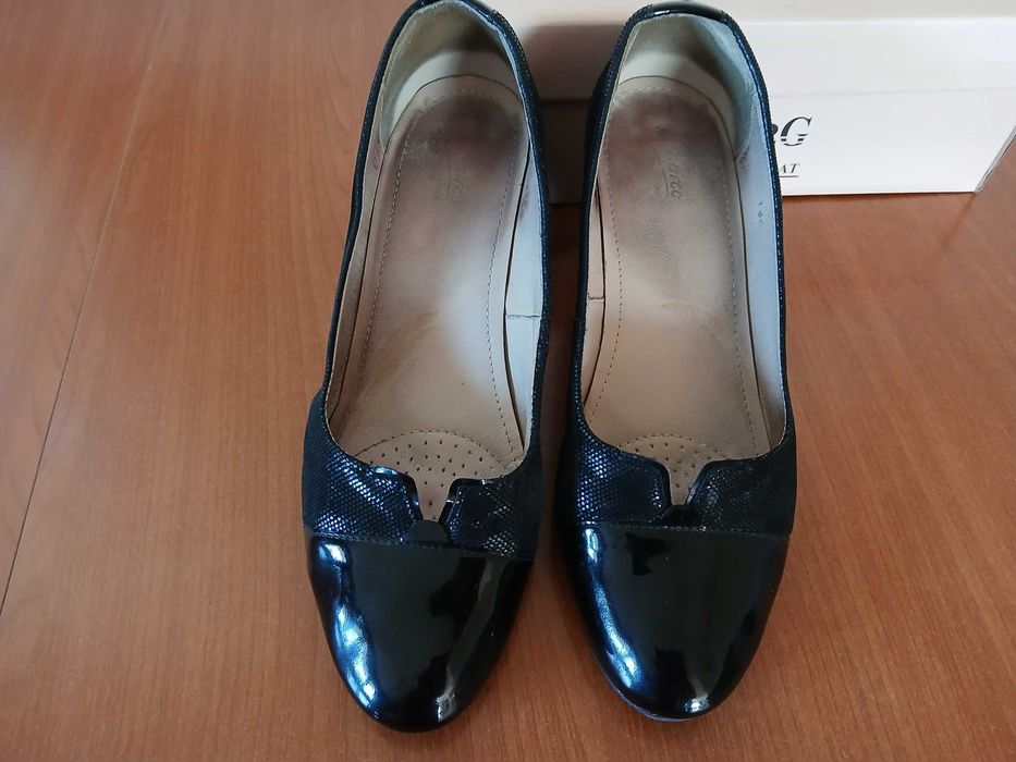 Buty na obcasie lakierowane wysokość obcasa 7cm