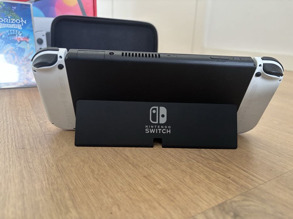 Nintendo switch oled + bolsa de transporte + jogo