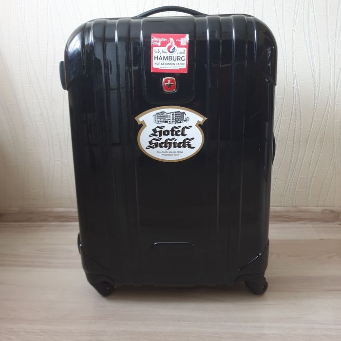 WENGER walizka średnia czarna 4koła