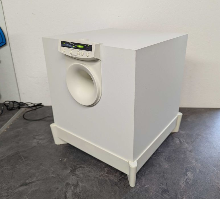 Активний сабвуфер JBL Simply Cinema SUB300.