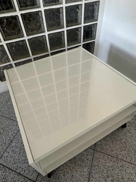 Mesa de centro com rodas