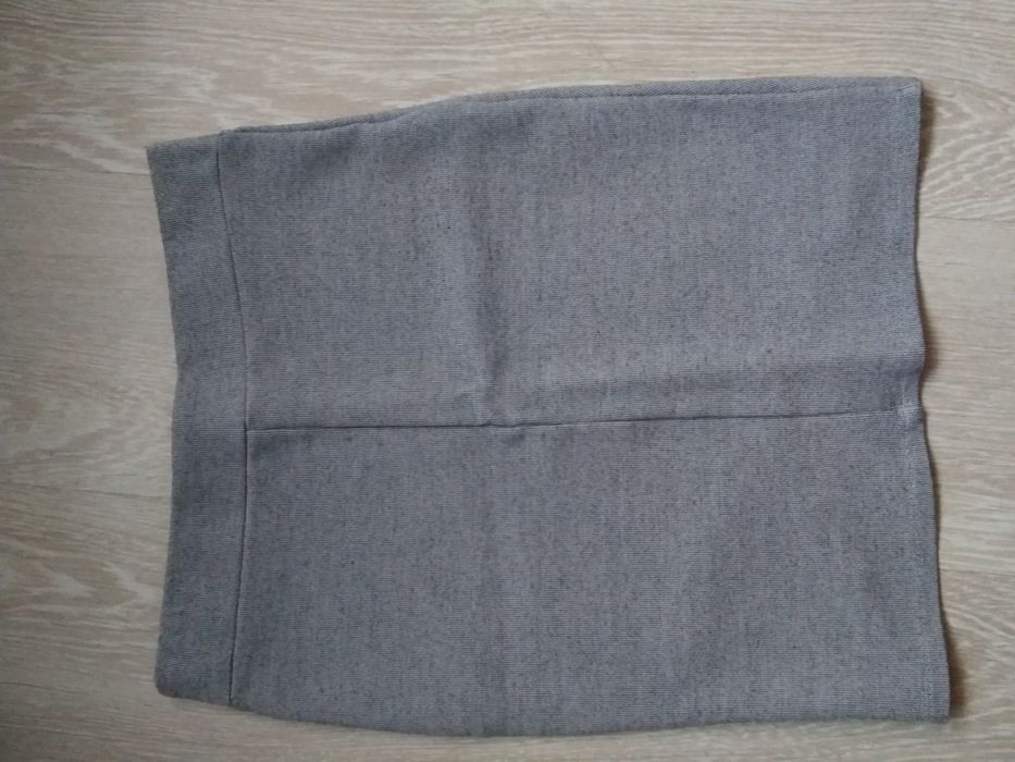 Spódnica wąska rozciągliwa krótka szara