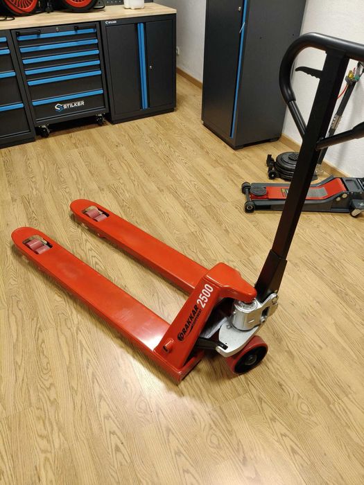 PORTA-PALETES MANUAL 2.5T / 2500KG DRAKKAR LL29