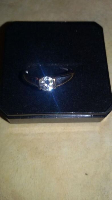 Pierscionek z brylantem 0,33 ct, biale zloto