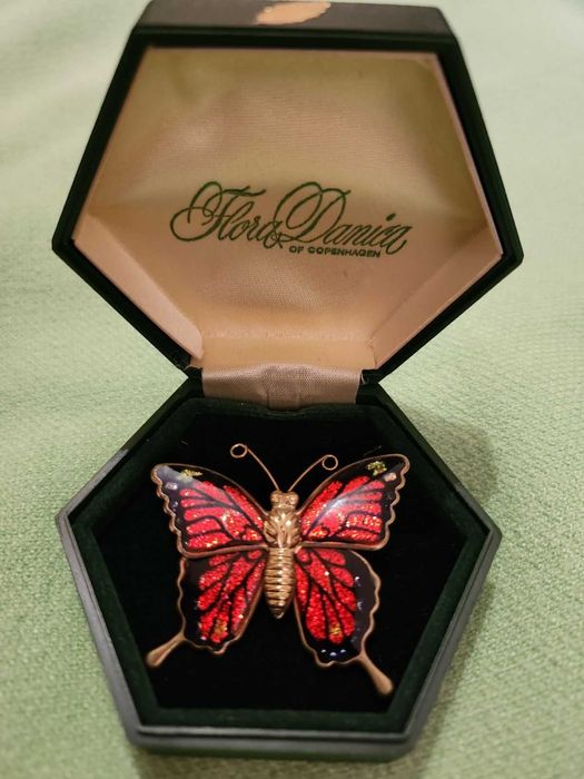 Раритетна і дуже гарна брошка з Данії