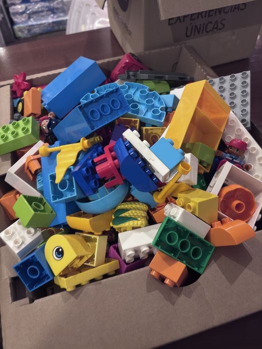 LEGO Duplo Lote Grande com Carros, Animais e Figuras