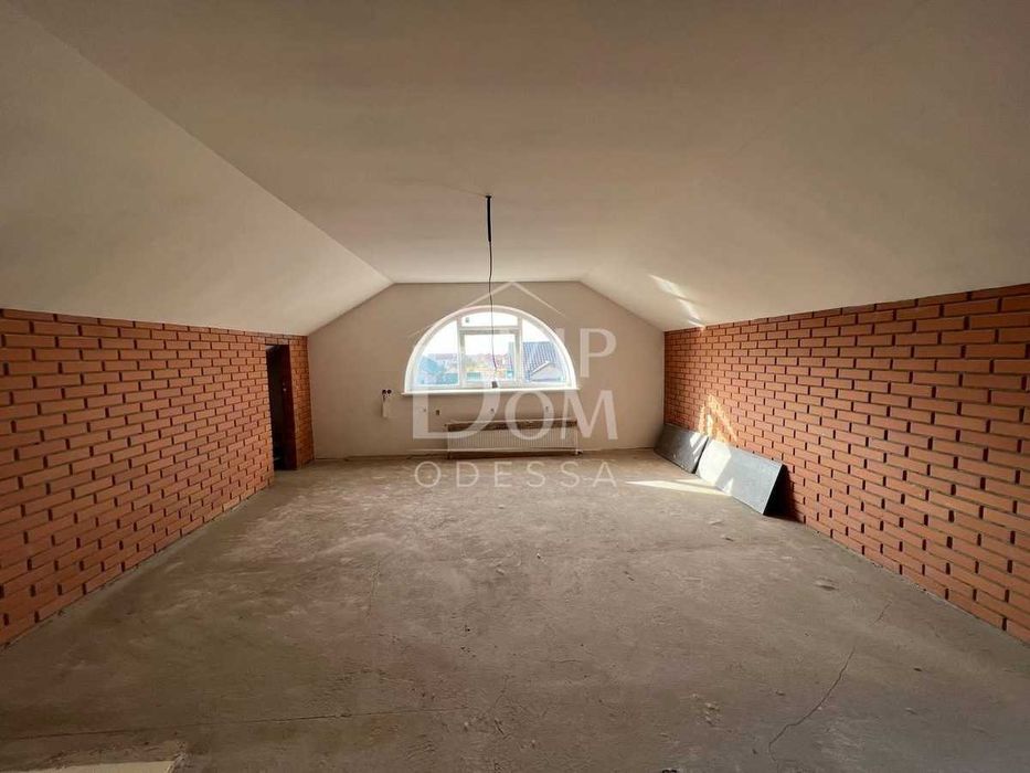 ПРОДАМ Отличный  Дом из кирпича и ракушечника Киевский район.