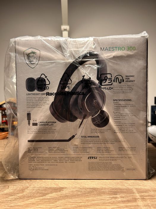 Fones/Headset MSI Maestro não foi aberto com e tem os plásticos todos