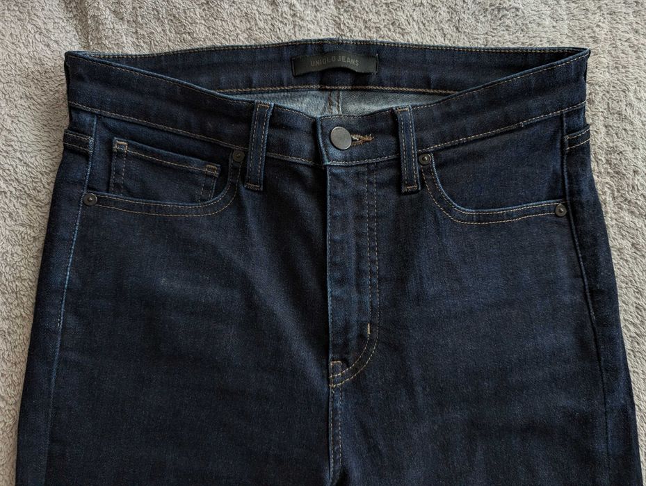 Granatowe spodnie jeansowe jeansy Uniqlo ok. 34 - 36