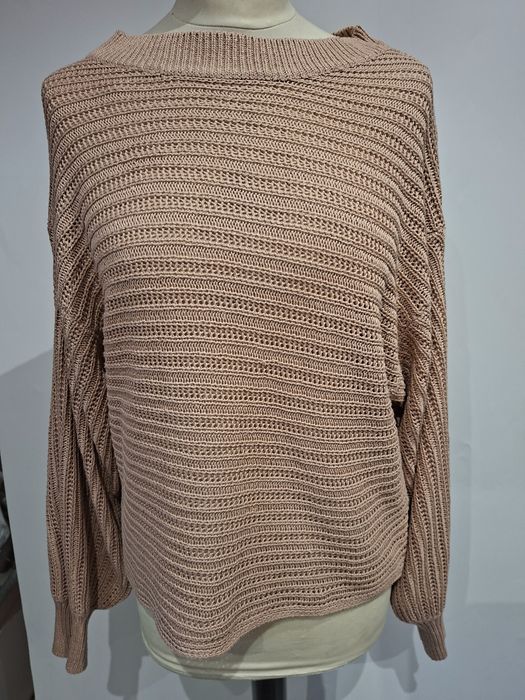 Sweter damski rozmiar L
Długość 56 cm 
Pachy 48 x 2 cm
Ramiona 60 cm