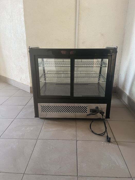 Холодильна Вітрина Кондитерська-Десертна Frosty-Італія 120 літрів