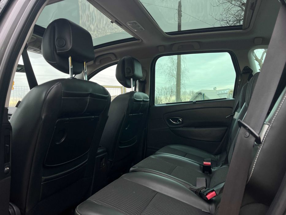 Renault Megane Scenic 2012