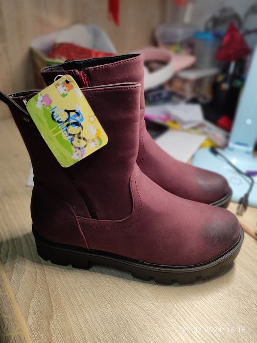 Продам зимові ботинки