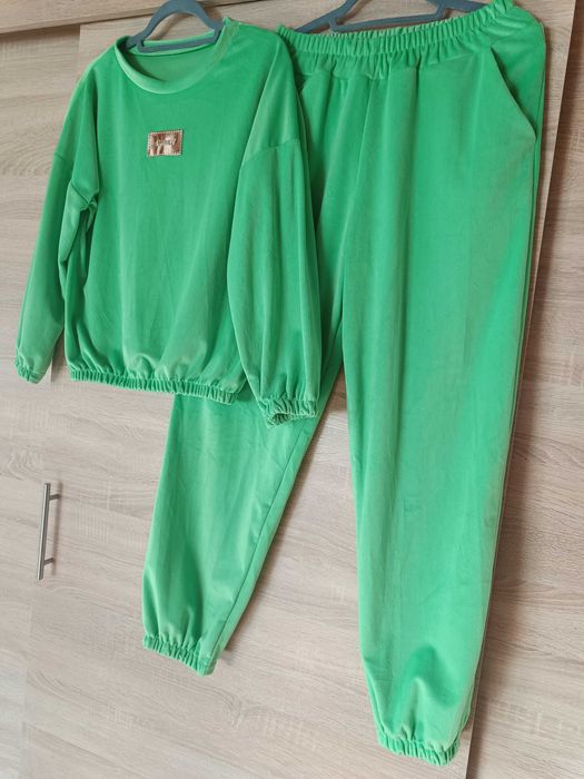 Nowy piękny Dres welur kolor jabłko