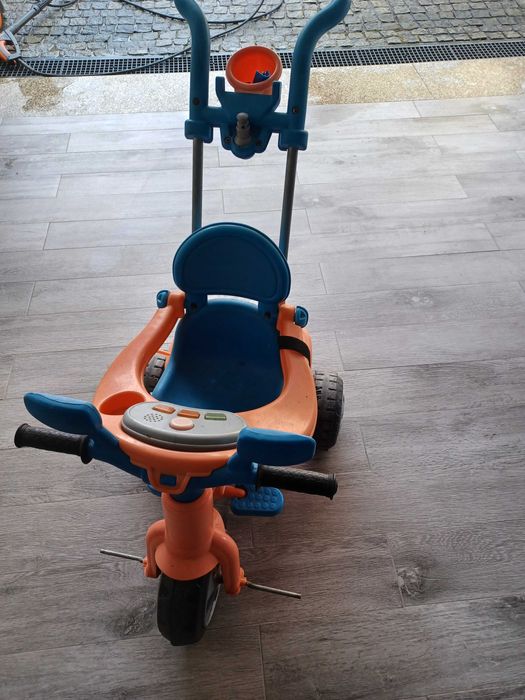 Triciclo com pedais