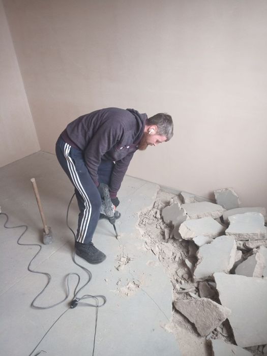 Демонтаж стяжки, перегородок,вивіз смітя