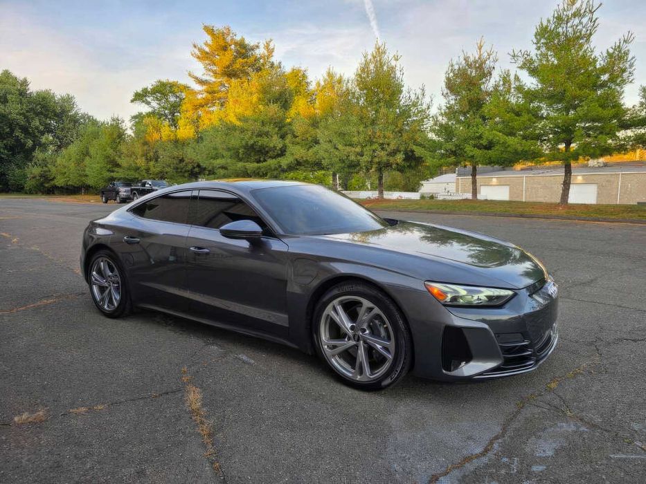 Audi e-tron GT      2022