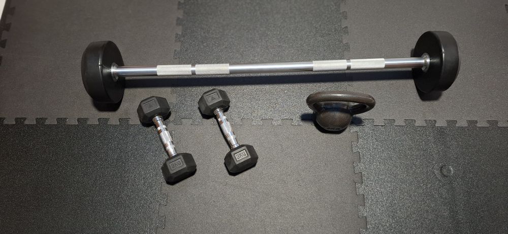 Barra 20Kg peso Fixo, halteres 3kg e kettlebell 6kg. Musculação